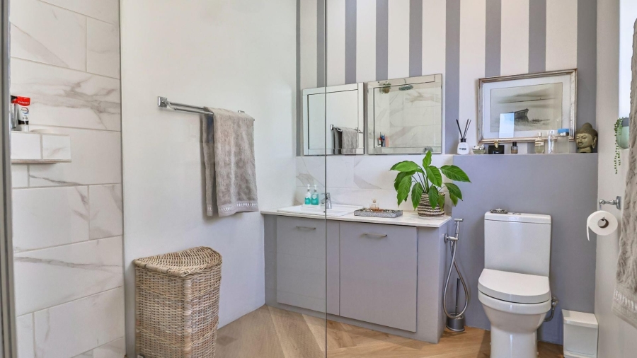 4 Bedroom Property for Sale in De Kelders Western Cape